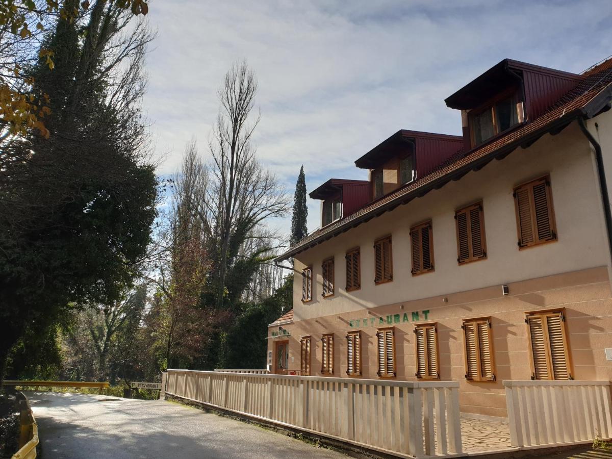 Hotel Roski Slap Drnis Exterior photo